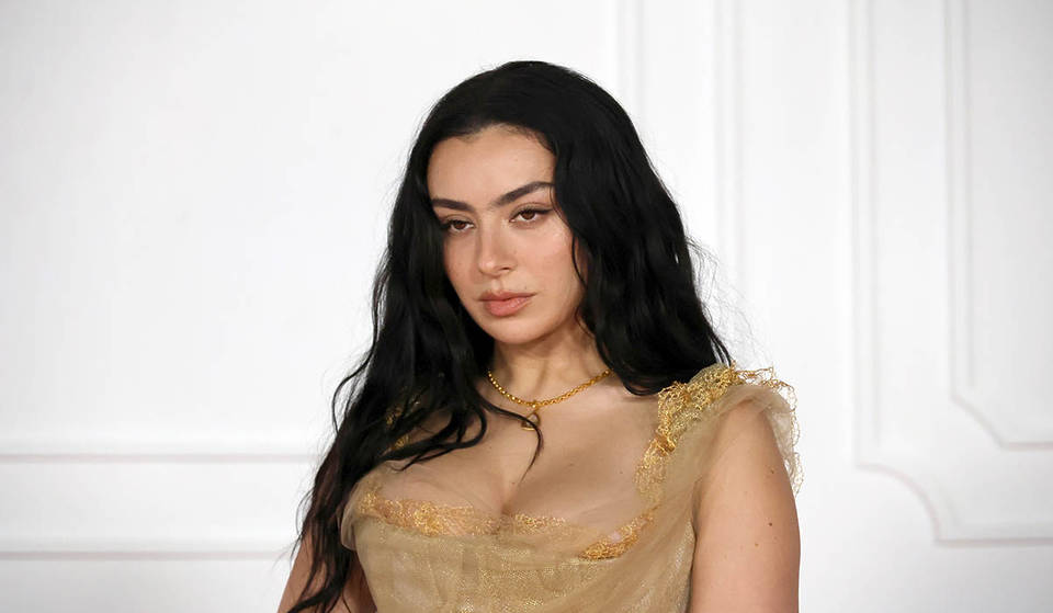 Charli xcx amène officiellement sa tournée Music, Fashion, Film à Toronto cet automne – et c&rsquo;est la seule étape canadienne de la liste
