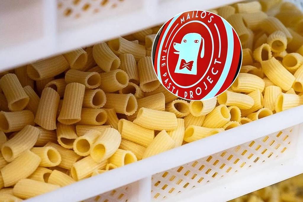 Une marque grecque de pâtes à emporter en pleine expansion s&rsquo;installe à Toronto avec ses célèbres gobelets rouges et ouvre son tout premier restaurant en Amérique du Nord
