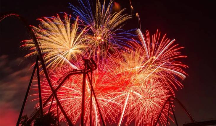 Canada’s Wonderland organise ce week-end un gigantesque feu d’artifice de la Fête du Travail avec des plongeurs de feu et de la musique