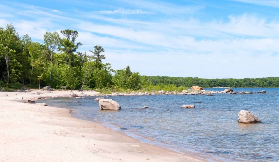 Just under 2 hours from Toronto, this Georgian Bay escape offers crystal-clear turquoise water and six kilometres of shoreline