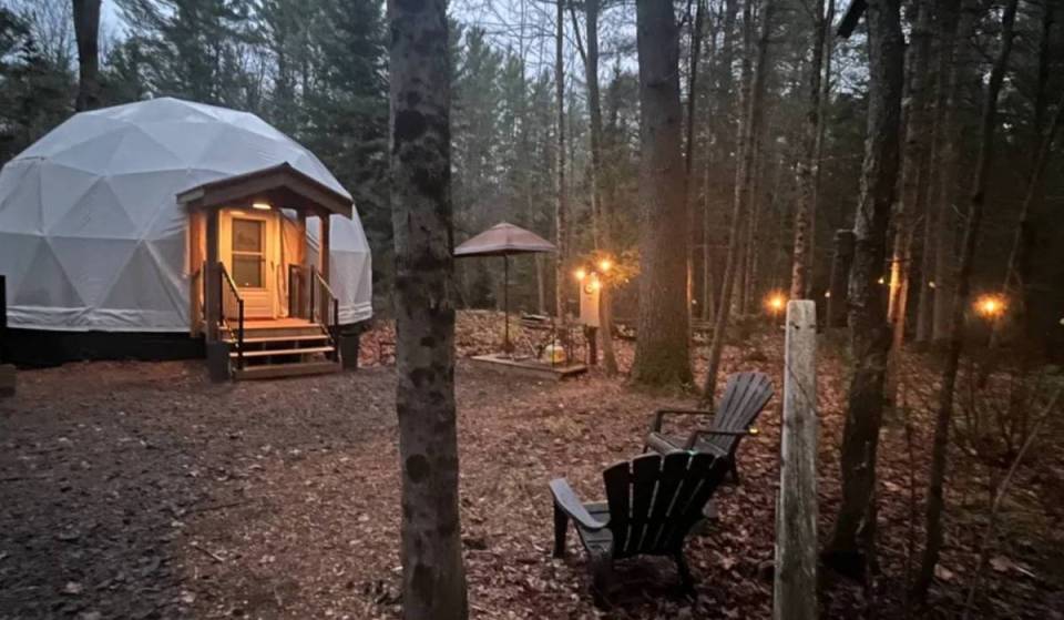 Ces dômes de rêve pour observer les étoiles à Muskoka ne sont qu’à quelques heures de Toronto et te permettent de dormir à la belle étoile