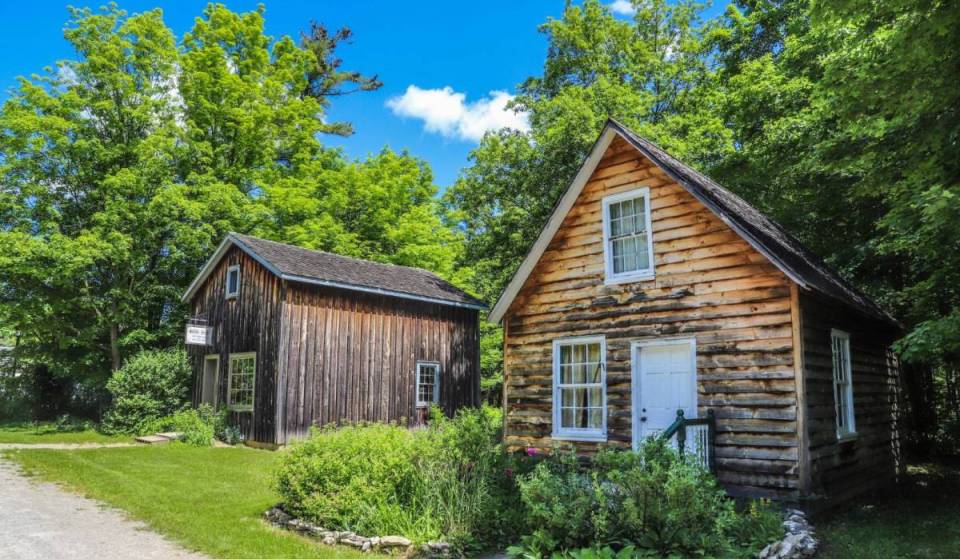 À un peu plus d’une heure de Toronto, ce charmant village historique a servi de lieu de tournage pour « Anne… la petite fille aux cheveux roux ».