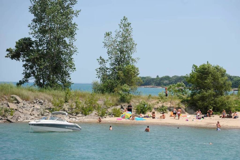 À 3 heures de Toronto, cette superbe plage du lac Huron est l’une des 27 seules plages Pavillon Bleu du Canada