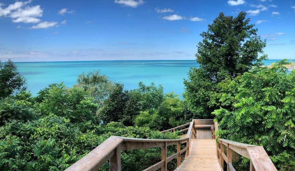 À 3 heures de Toronto, ce village pittoresque offre des eaux turquoise cristallines et une plage labellisée Pavillon Bleu