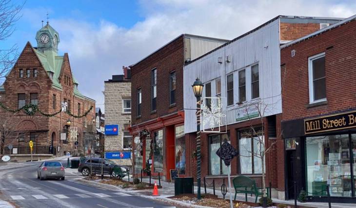 This charming waterfall town 4.5 hours from Toronto has starred in 24 Hallmark Christmas movies, including The Christmas Setup and Under the Christmas Tree
