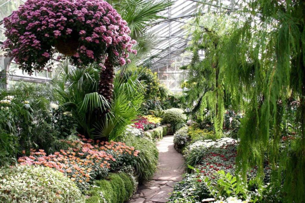 Ce jardin historique gratuit de Toronto possède une serre tropicale, 300 arbres et un passé royal