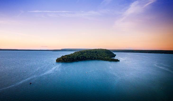Entourée d’eaux cristallines, l’Ontario abrite la plus grande île du monde située dans un lac, sur une île elle-même située dans un lac