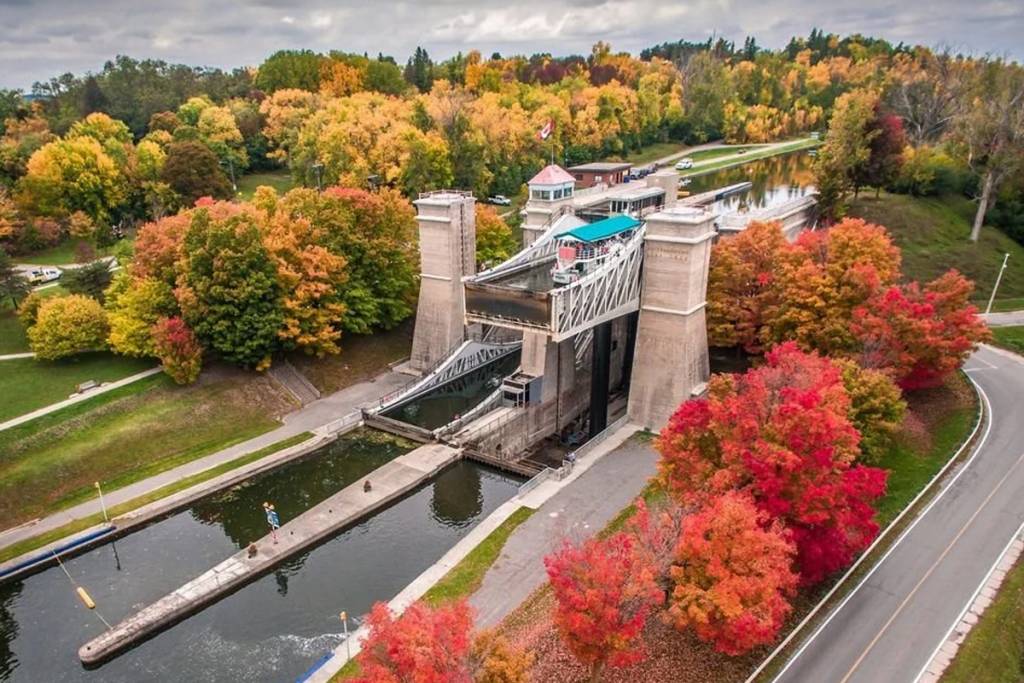 Just 90 minutes from Toronto, this fall colours cruise takes you through one of Ontario’s most scenic waterways