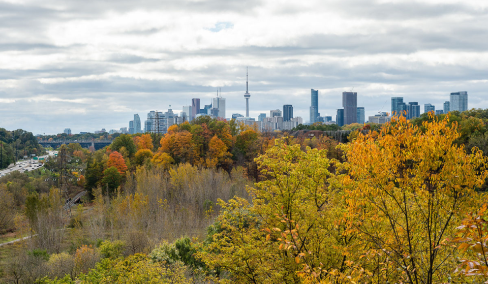Cette destination cachée de VTT à Toronto offre des couleurs d’automne, des vues sur la ligne d’horizon et 10 km de sentiers