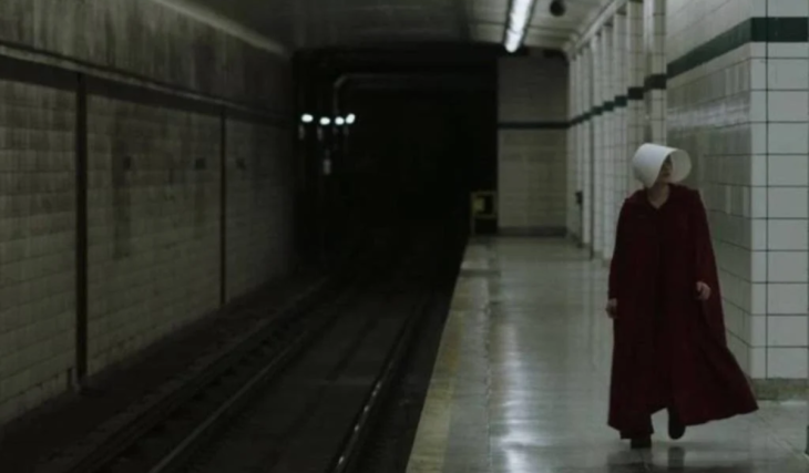 La station cachée de Lower Bay, à Toronto, est associée depuis près de 60 ans à une légende effrayante, celle de la « Dame en rouge »