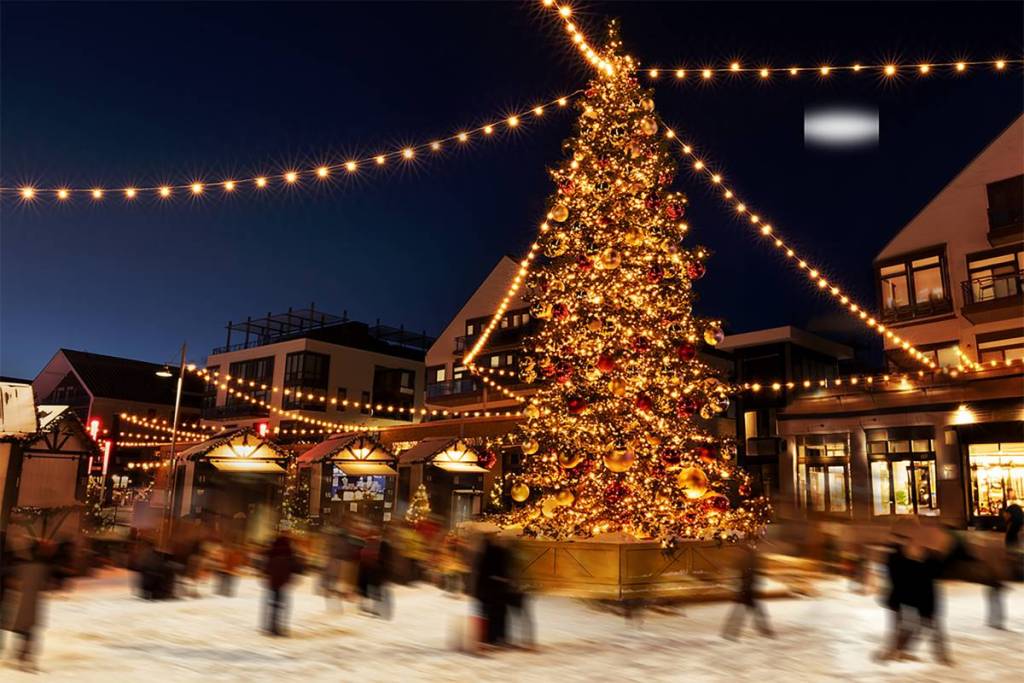Just 1 hour from Toronto, this luxurious lakeside resort is bringing back its charming European-inspired Christmas market