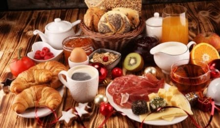 Dieser magische Brunch mit offener Bar weckt eure Weihnachtsstimmung bestimmt