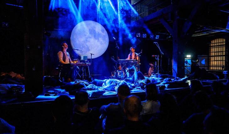 Wellness auf musikalische Art: Polarkreis-18-Sänger Felix Räuber berieselt euch am Abend des 20.2. im Volkshaus Zürich mit seinem Traumkonzert
