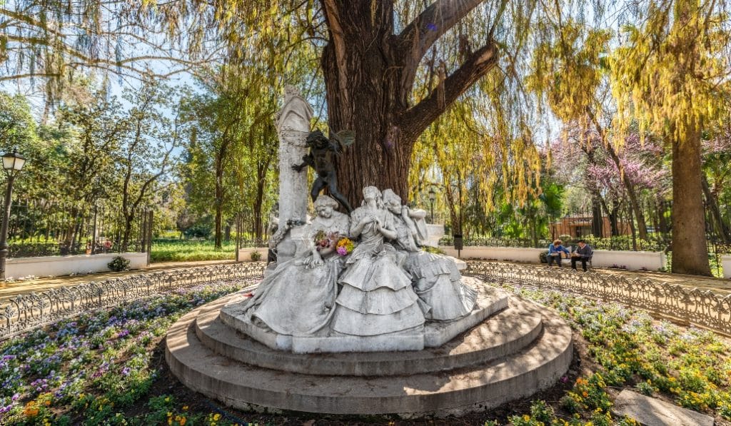 ¿Sabes qué romántico significado tiene el Monumento de Bécquer?