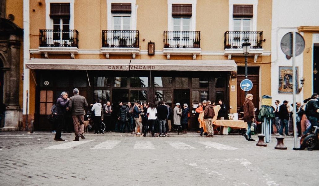 ¿Por qué en Sevilla nos gusta tanto comer «chochos»?