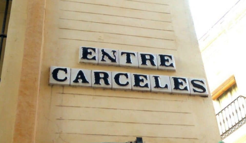 La curiosa historia de la calle Entrecárceles de Sevilla y qué personalidades pasaron por aquí