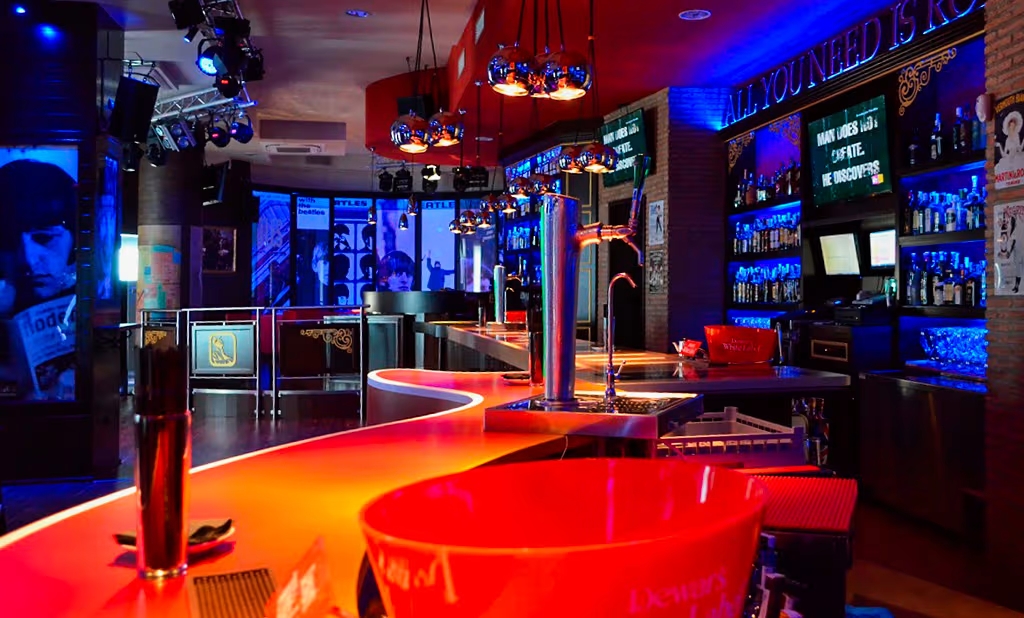 Sala Long Rock: una de los abres con música en directo en Sevilla