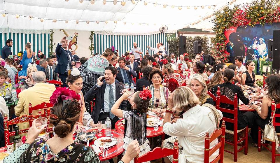 ¿Por qué casi todas las casetas de la Feria de Sevilla son privadas? El cuñado de la Reina Isabel II las inventó hace casi 180 años por esta razón