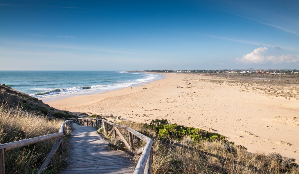 Las playas andaluzas podrían prohibir el consumo de tabaco