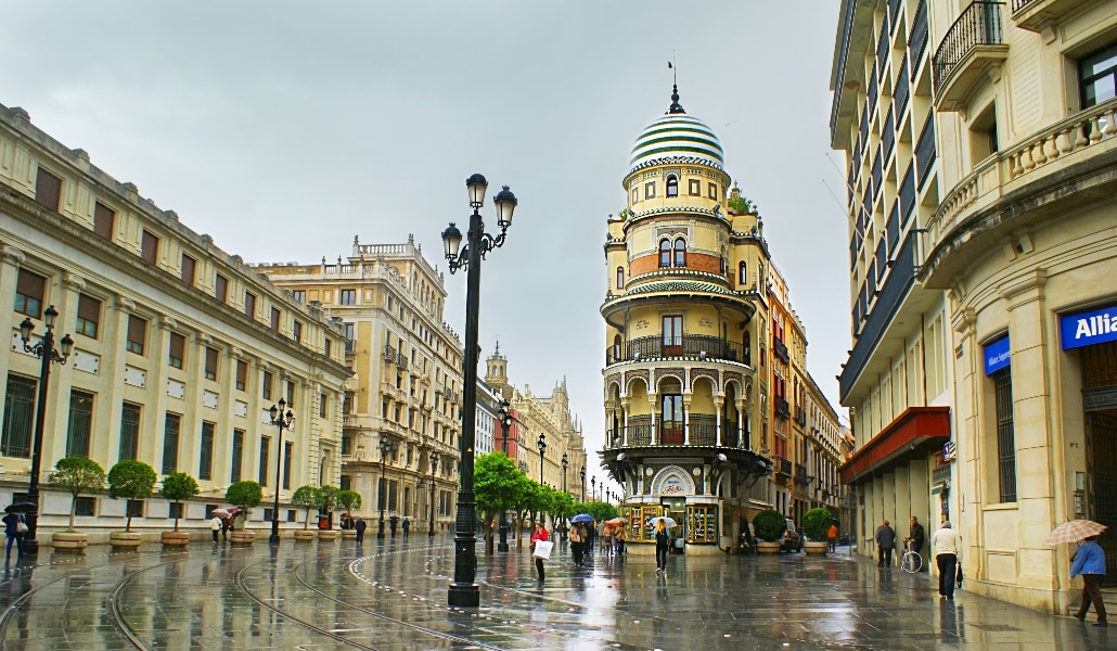 La gota fría vuelve con tormentas y una drástica bajada de temperaturas en Sevilla
