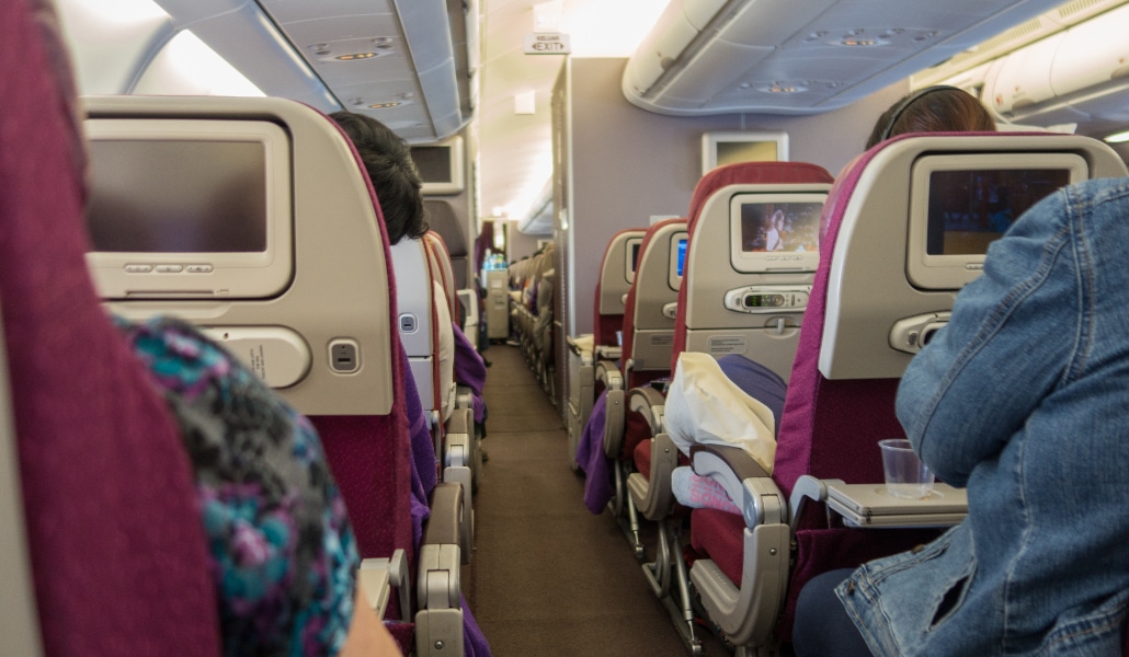 Cuatro residentes del Valme de Sevilla salvan a una joven en un vuelo Madrid-Buenos Aires