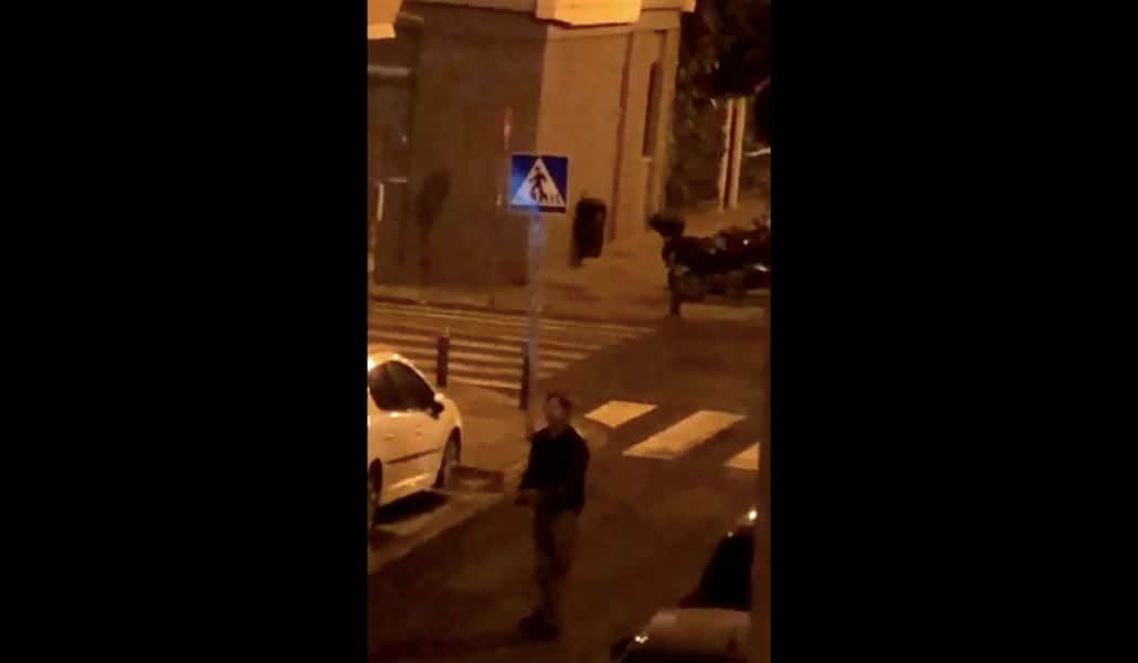 Un vecino de los Remedios amenaza con una catana a unos jóvenes durante el ‘pescaíto’