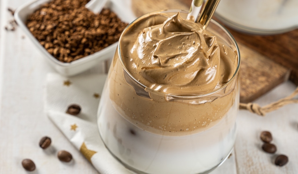 ‘Dalgona coffee’: prepara la bebida viral de la cuarentena con solo 4 ingredientes