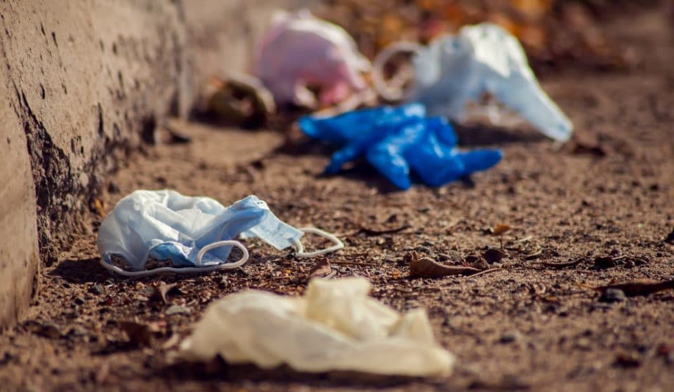 Multas de hasta 900 euros por tirar guantes o mascarillas a la calle