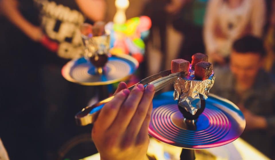 La Junta prohíbe compartir cachimbas en los bares y pubs de Andalucía