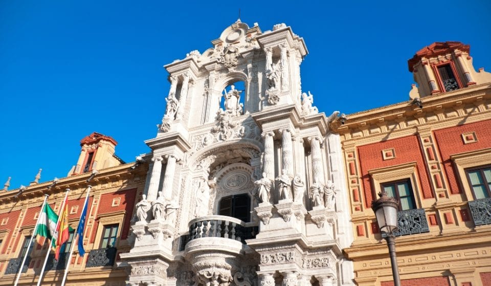 La Junta de Andalucía pide un pasaporte sanitario para todos los extranjeros que viajen a la comunidad