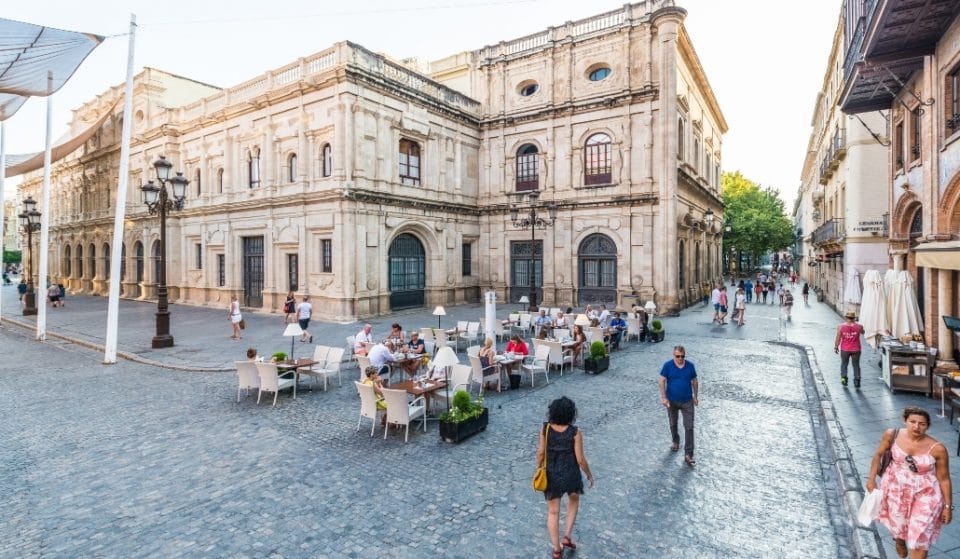 Urbanismo permitirá veladores en las plazas, aunque los locales estén separados por una calzada
