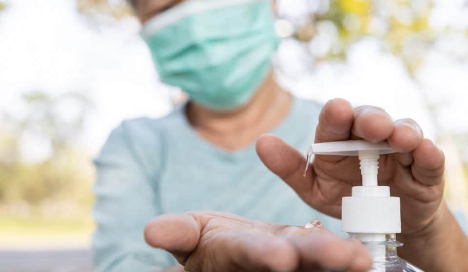 Mascarillas gratis para mayores de 65 años en Andalucía: ¿dónde y cuándo recojo mi lote?