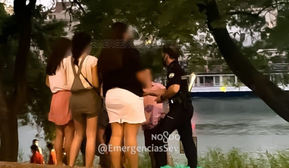 La Policía cierra una terraza en la Cartuja e interviene en más de 11 concentraciones por ‘botellona’
