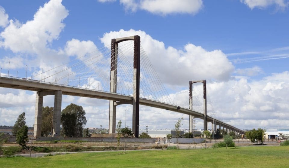 Los coches de caballos podrían circular junto al Puente del Centenario
