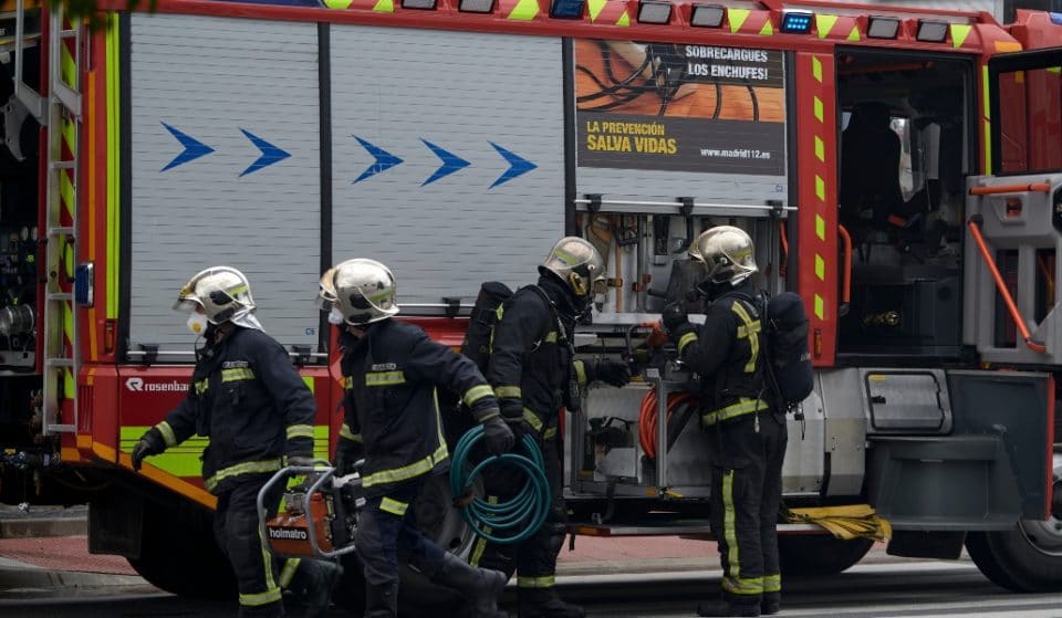 Sofocan un aparatoso incendio en Tomares