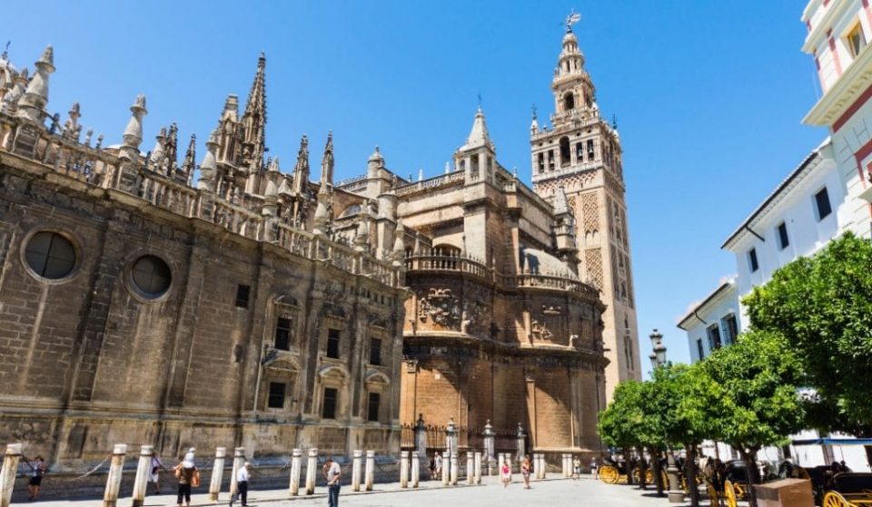 La Catedral de Sevilla suspende las visitas turísticas desde este martes