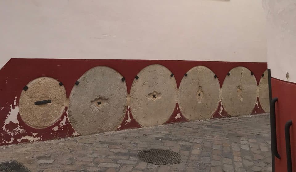 ¿Sabes para qué sirven las ruedas de molino del Barrio Santa Cruz?