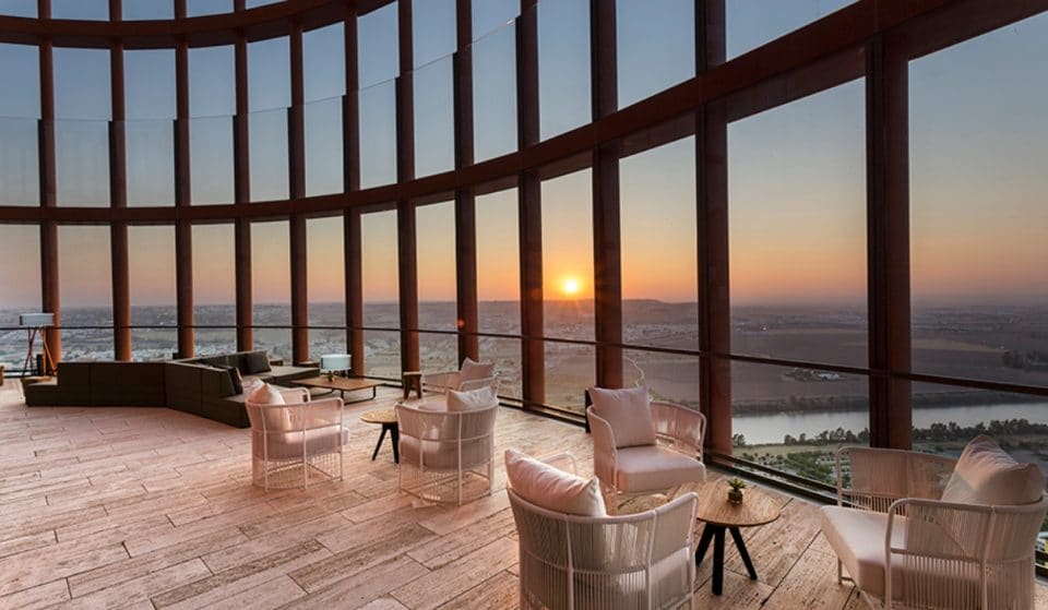 El hotel Torre Sevilla renueva su oferta de alojamiento si cenas en su restaurante