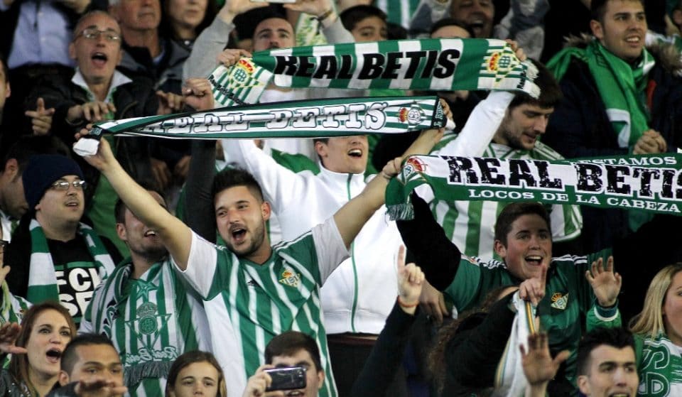La Junta facilitará un carné inmune para acudir al fútbol o a grandes eventos