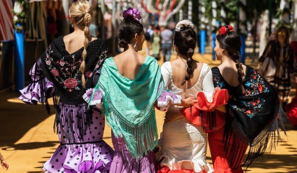 Es el único traje regional de España que cambia cada año: la curiosa historia de la vestimenta que nació entre ganado en 1929