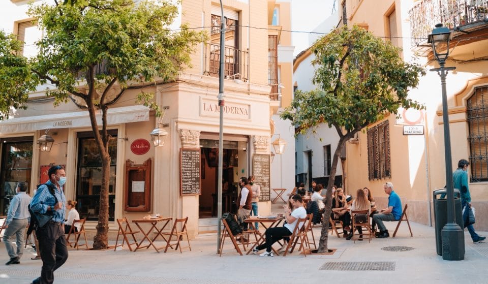 Bares y comercios de Sevilla cerrarán a las 20 horas a partir del domingo