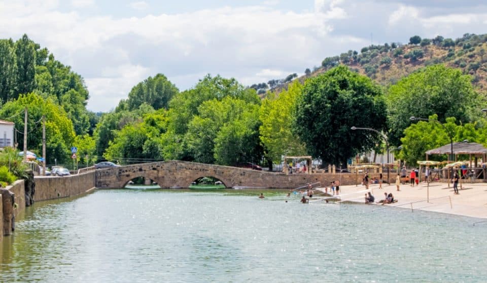 La playa fluvial de San Nicolás del Puerto inicia su temporada de verano