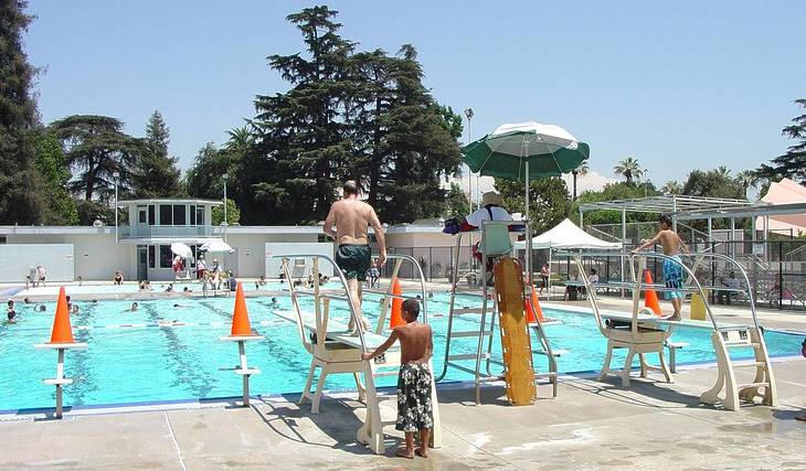 Seville’s swimming pools starting at €1.50 to beat the heat (one of them is open on select summer nights)