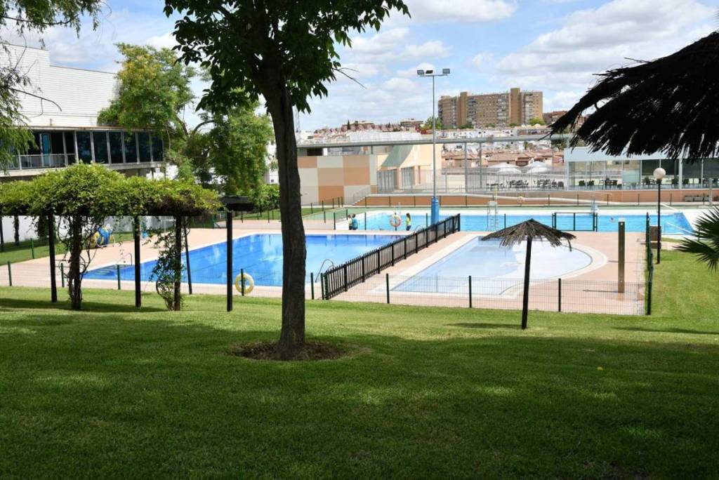 Piscinas Sevilla Tomares verano 2026 1