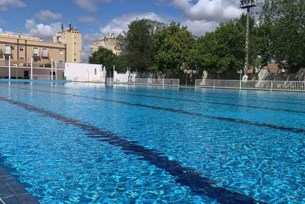 Piscina de Lora del Río Sevilla 2