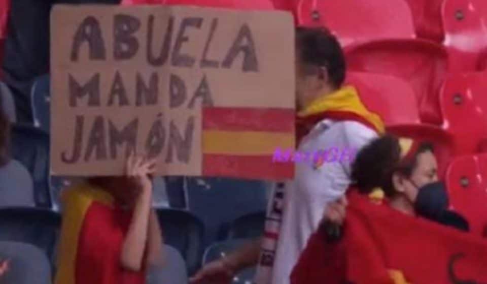 «Abuela manda jamón», el mensaje viral de dos jóvenes andaluces desde Wembley