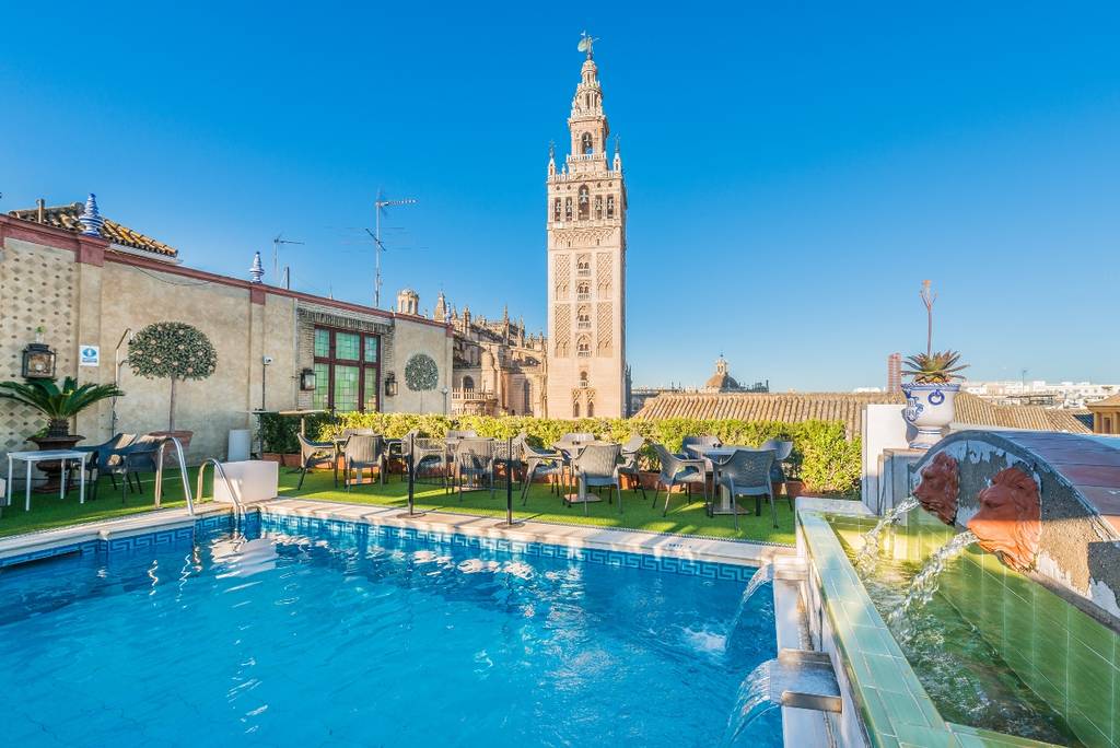 Hotels with swimming pool in their terraces Seville