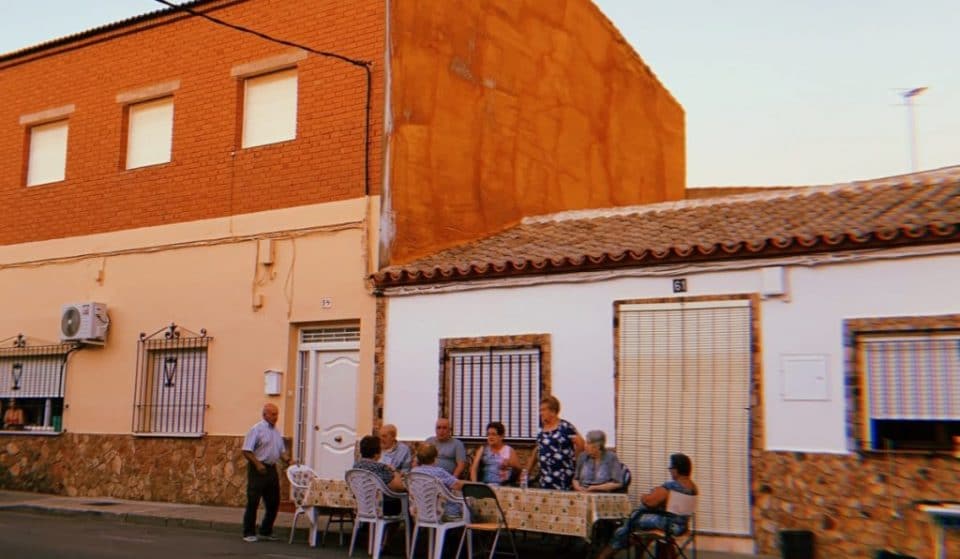Las charlas al fresco, una costumbre que podría ser reconocida por la Unesco