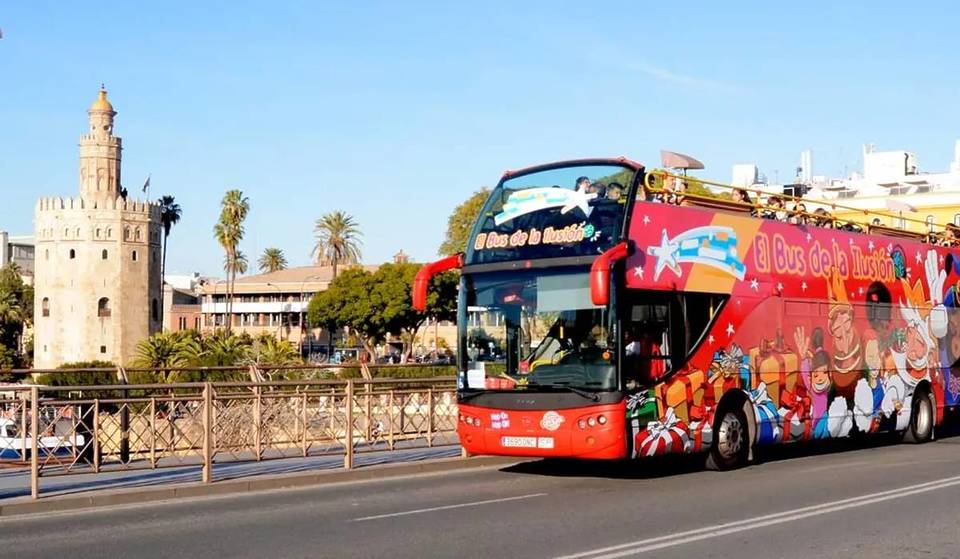 El Bus de la Ilusión recorre Sevilla: el tradicional paseo solidario por 5 € y una buena causa