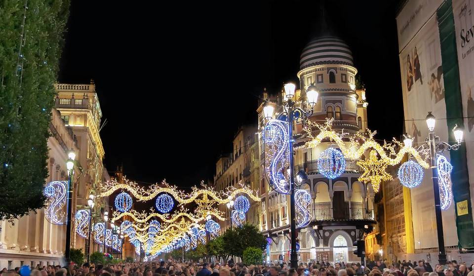 Guide to Christmas 2025 in Seville: flea markets, parks, ice rinks and many other winter plans.